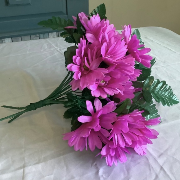 Vase embellished with purple satin ribbon & rhinestones with silk Gerber… - Picture 3 of 4